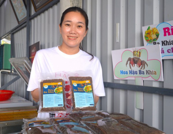 Từng bị xem là hàng dạt, ba khía lột thành riêu OCOP 4 sao