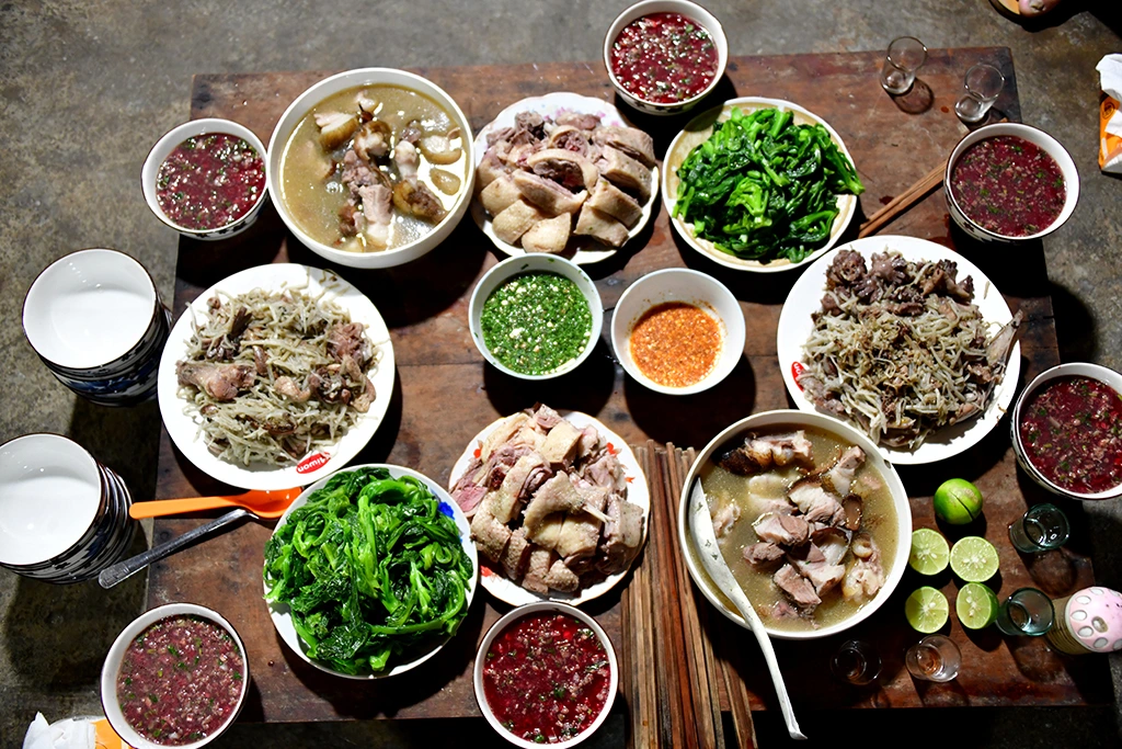 Về miền Dao ăn cỗ tết Về miền Dao ăn cỗ tết