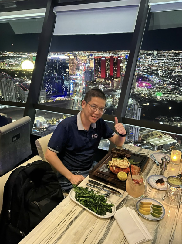 Ăn từ dưới đất lên trên trời ở Las Vegas: Người Việt ở Mỹ trải nghiệm food tour 