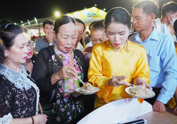 Đại tiệc ẩm thực: Hơn 100 món ngon từ cua Cà Mau kết hợp nguyên liệu 34 tỉnh thành