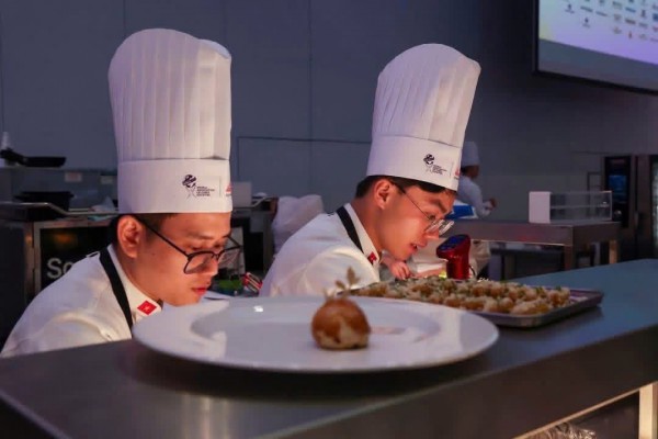 Đầu bếp Việt lần đầu vào top 8 thế giới