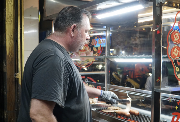 Ông Tây bán xúc xích Đức nổi tiếng một thời ở TP.HCM giờ ra sao?