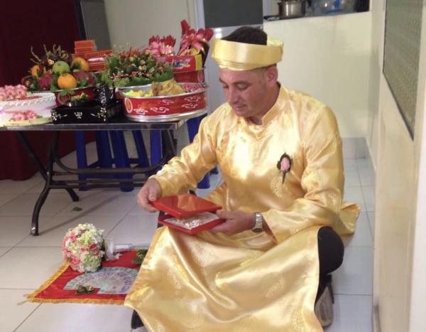 Ông Tây bán xúc xích Đức nổi tiếng một thời ở TP.HCM giờ ra sao?