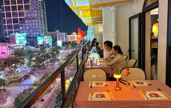 Ông Tây mở nhà hàng Việt 