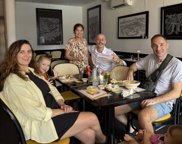 Ông Tây mở nhà hàng Việt 