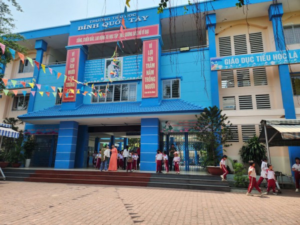 Phụ huynh Trường tiểu học Bình Quới Tây nói gì khi nhiều em nhập viện, nghỉ học?