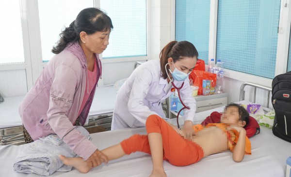 Vụ 19 người nghi ngộ độc bánh mì ở Quảng Ngãi: Tạm dừng cơ sở kinh doanh