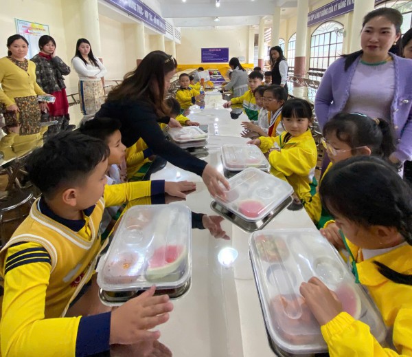 Vụ thực phẩm bẩn vào trường học ở Lâm Đồng: Bếp bán trú hoạt động trở lại