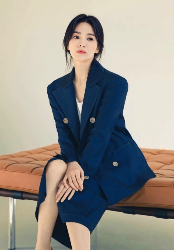 5 sắc màu trang phục giúp Song Hye Kyo 