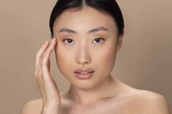 7 mẹo trang điểm giúp đôi mắt mí sụp trở nên sắc sảo và cuốn hút hơn