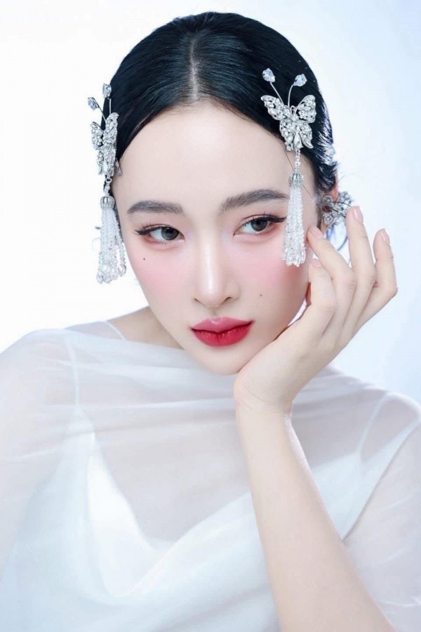 Angela Phương Trinh lúc tựa nữ thần, lúc như 