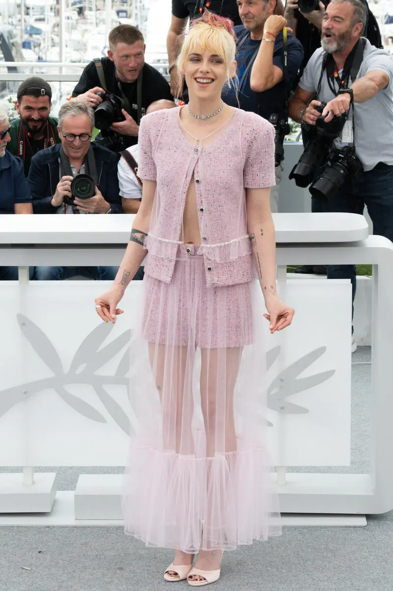 Angelina Jolie "chiếm sóng" tại thảm đỏ LHP Cannes sau 14 năm trở lại