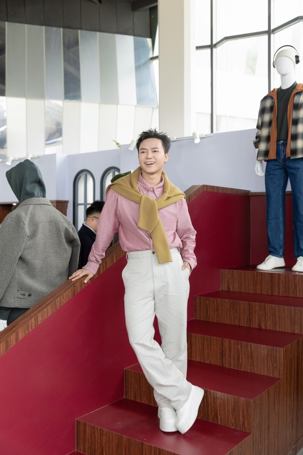 Anh tài Duy Khánh, Bùi Công Nam mặc đồng điệu đón thu