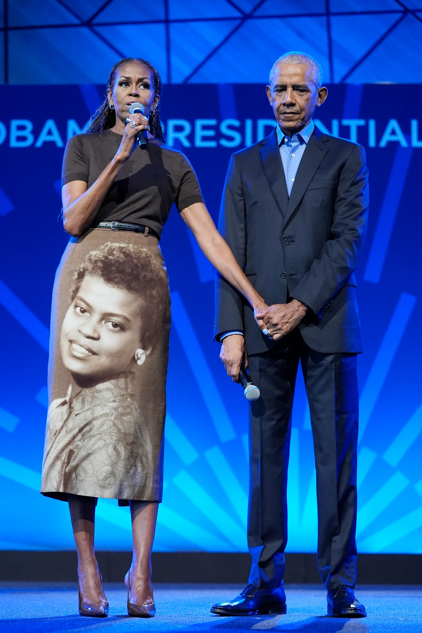 Bà Michelle Obama gây xúc động với bộ trang phục tưởng nhớ mẹ