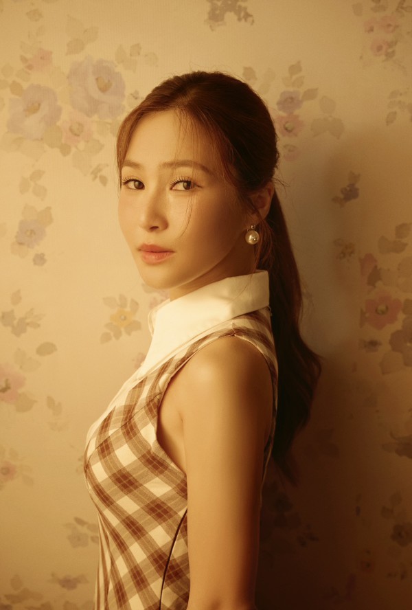 Bất ngờ với nhan sắc Hương Tràm ngày trở lại