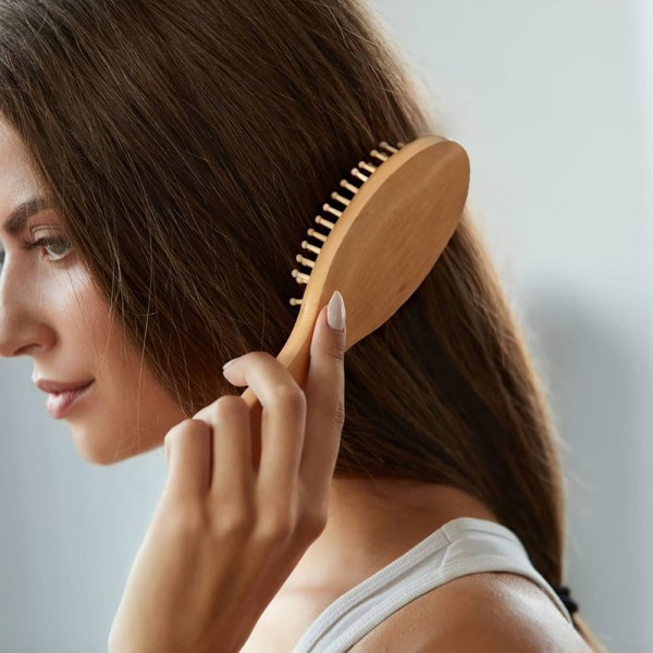 Cách chọn lược chải tóc giúp giảm gãy rụng, làm tóc chắc khỏe