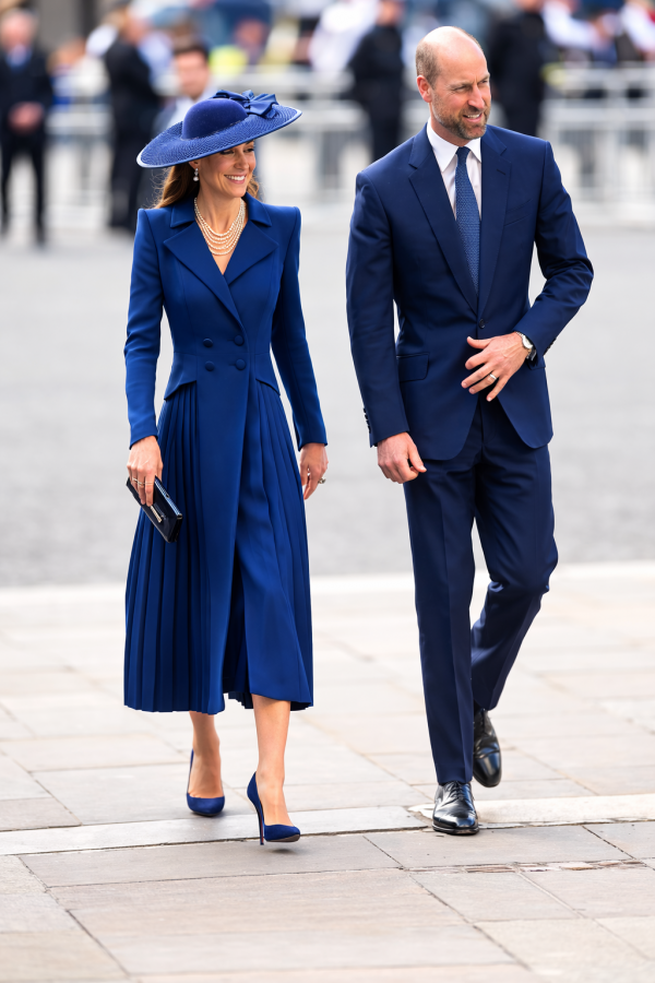 Công nương Kate Middleton thanh lịch trong sắc xanh tại lễ trọng đại nhất của hoàng gia