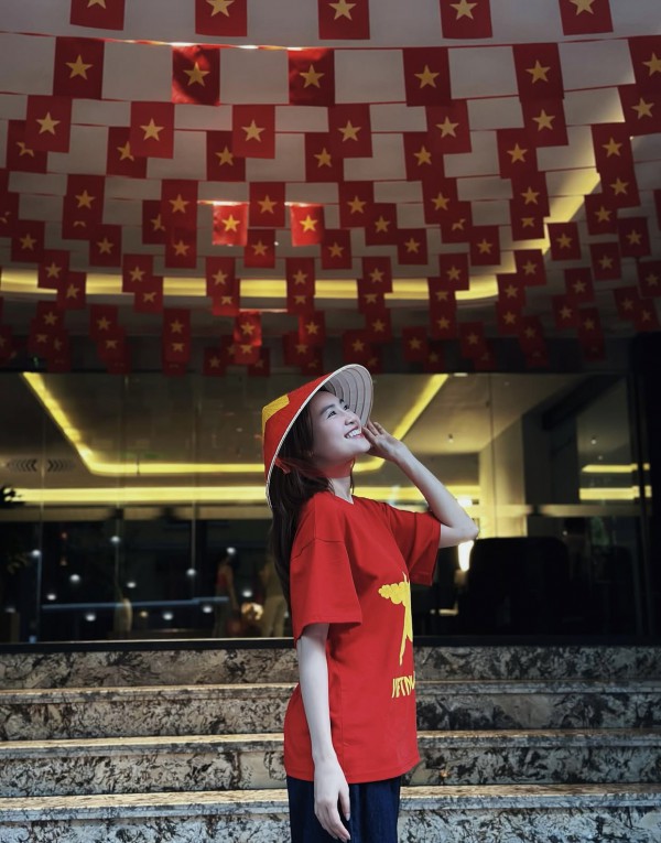 Dàn mỹ nhân Việt đồng loạt diện sắc đỏ, lan tỏa không khí tự hào lễ 2/9