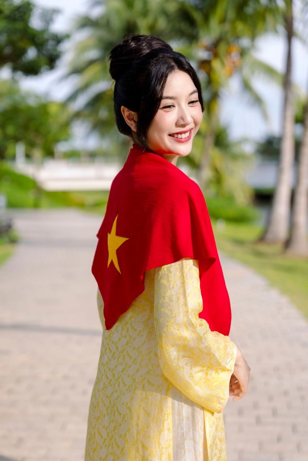 Dàn mỹ nhân Việt đồng loạt diện sắc đỏ, lan tỏa không khí tự hào lễ 2/9