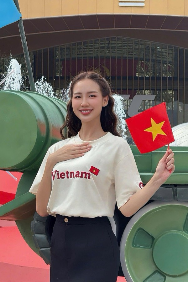 Dàn mỹ nhân Việt đồng loạt diện sắc đỏ, lan tỏa không khí tự hào lễ 2/9