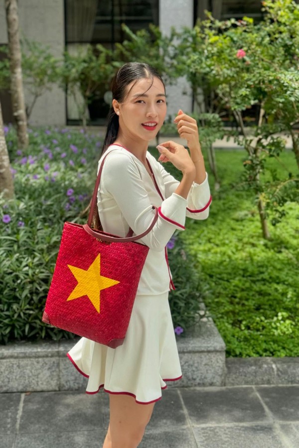 Dàn mỹ nhân Việt đồng loạt diện sắc đỏ, lan tỏa không khí tự hào lễ 2/9