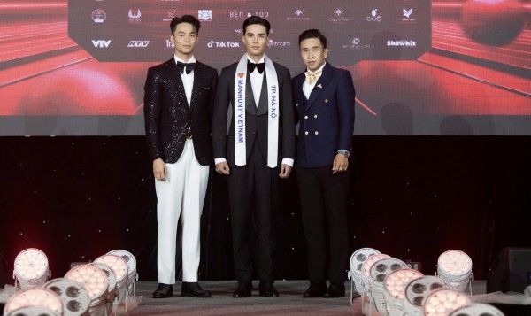 Dàn thí sinh Manhunt Vietnam nhận sash, tranh ngôi vị nam vương