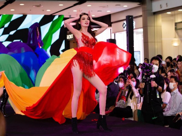 Diện áo dài hay đầm dạ hội, Trân Đài luôn là thí sinh tỏa sáng nhất Miss International Queen 2022