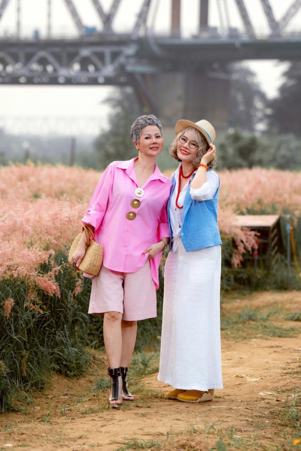 Dopamine dressing - bảng màu rực rỡ, khí chất của phụ nữ tóc lấp lánh 