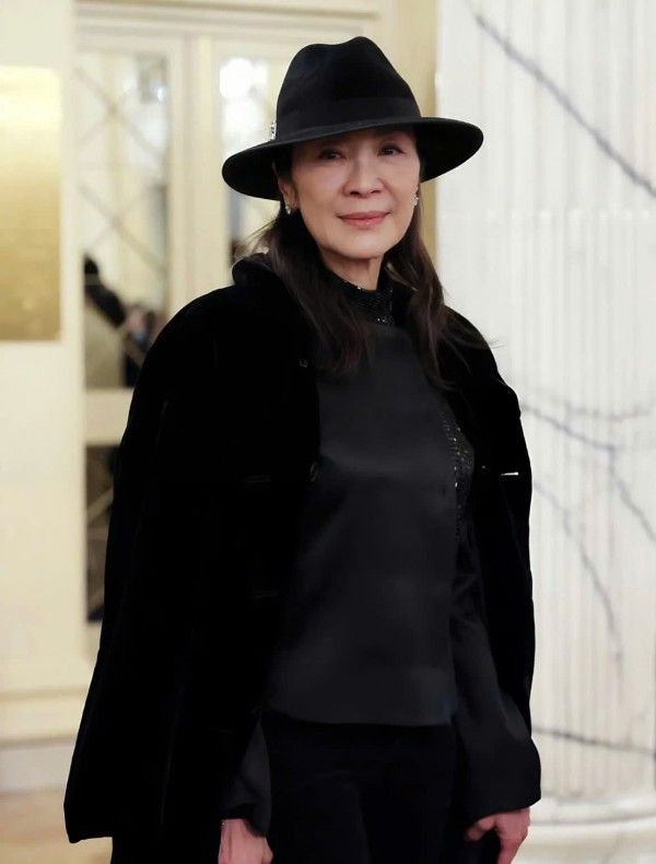 Dương Tử Quỳnh gây chú ý tại Olympic 2026 với phong cách trẻ trung