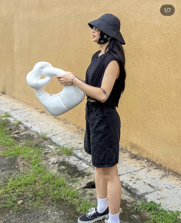 "Em xinh" Miu Lê biến hóa đa phong cách với trang phục trắng đen