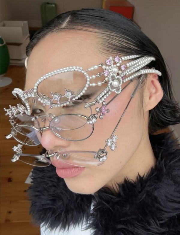 Gen Z biến phụ kiện trở thành tuyên ngôn sống động của cá tính