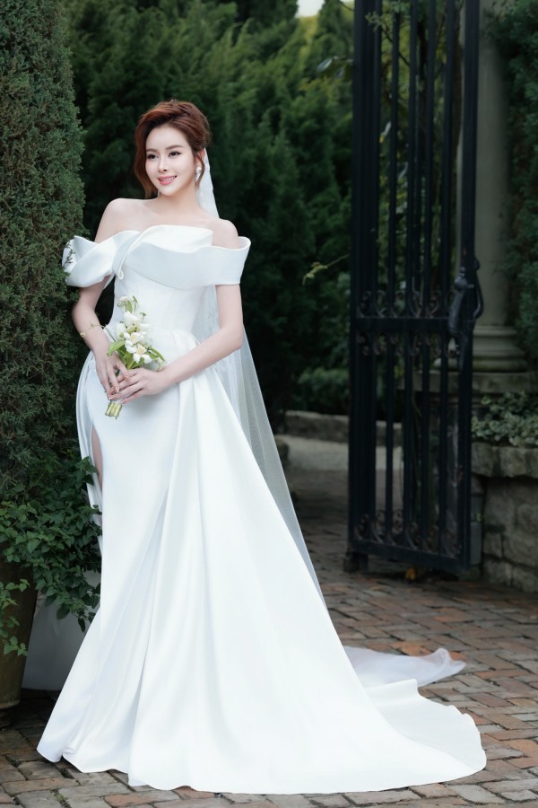 Hoa hậu Sella Trương khoe vẻ đẹp quyến rũ với váy cưới