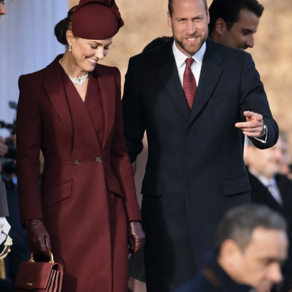 Học cách diện áo khoác dài chuẩn sang, vừa thanh lịch vừa tôn dáng như Công nương Kate Middleton