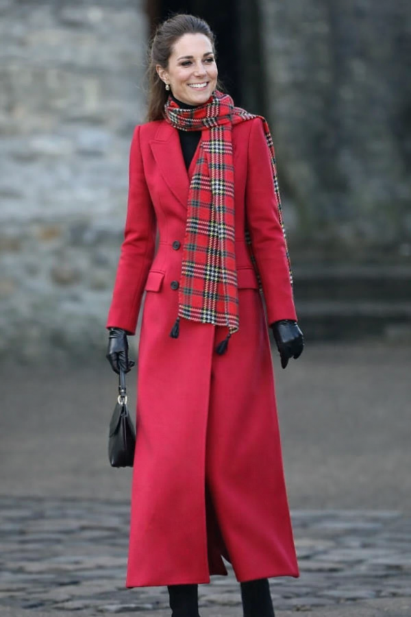 Học cách diện áo khoác dài chuẩn sang, vừa thanh lịch vừa tôn dáng như Công nương Kate Middleton