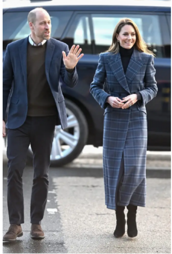 Học cách diện áo khoác kẻ caro như Công nương Kate Middleton: Thanh lịch, sang trọng và dễ áp dụng