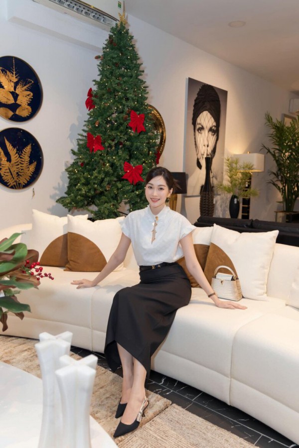 Học cách diện chân váy dài thanh lịch như 