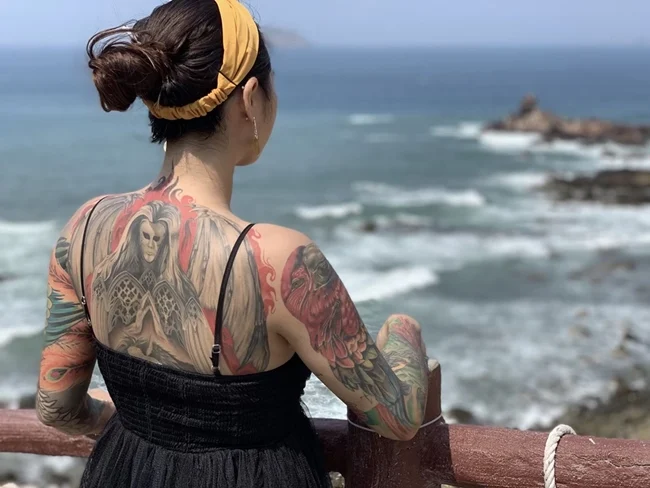 Hối hận sau khi có hình xăm: “Mặc đồ hiệu trông vẫn kém sang”