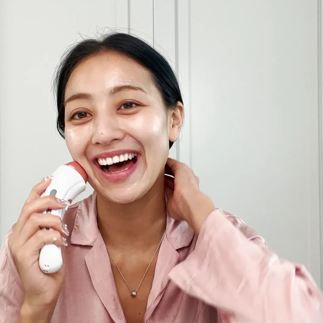 Jihyo tiết lộ cách giữ da không khô sạm khi đi máy bay và trong phòng máy lạnh