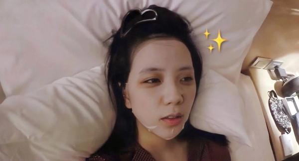 Jisoo (Blackpink) đắp mặt nạ 2 lần/ngày để da khỏe đẹp
