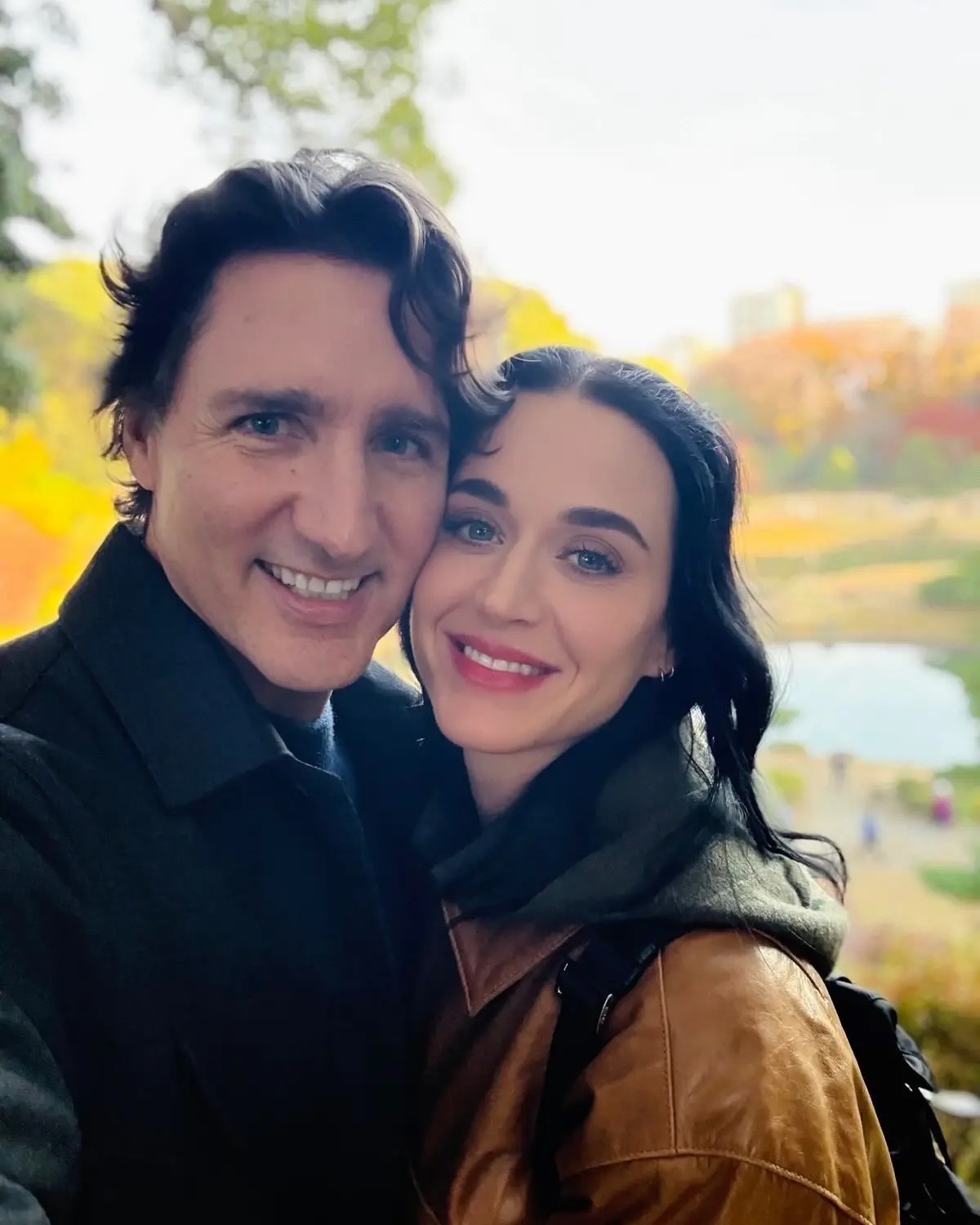 Katy Perry khoe vẻ đẹp quyến rũ, tình tứ bên cựu thủ tướng Justin Trudeau