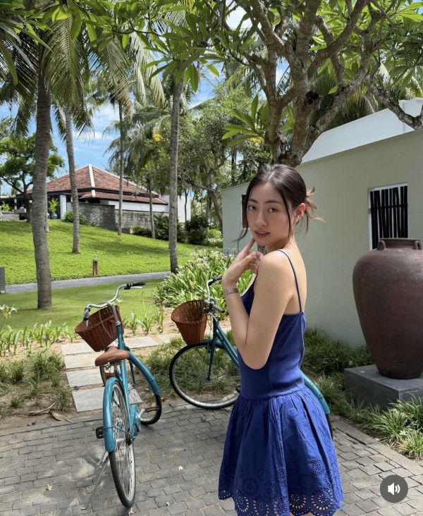 Không son phấn cầu kỳ, hoa hậu Lương Thùy Linh vẫn đẹp cuốn hút