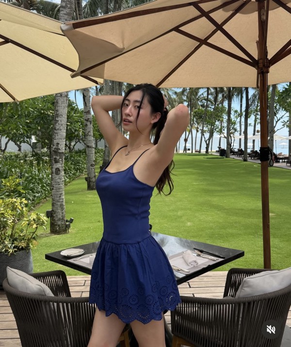 Không son phấn cầu kỳ, hoa hậu Lương Thùy Linh vẫn đẹp cuốn hút
