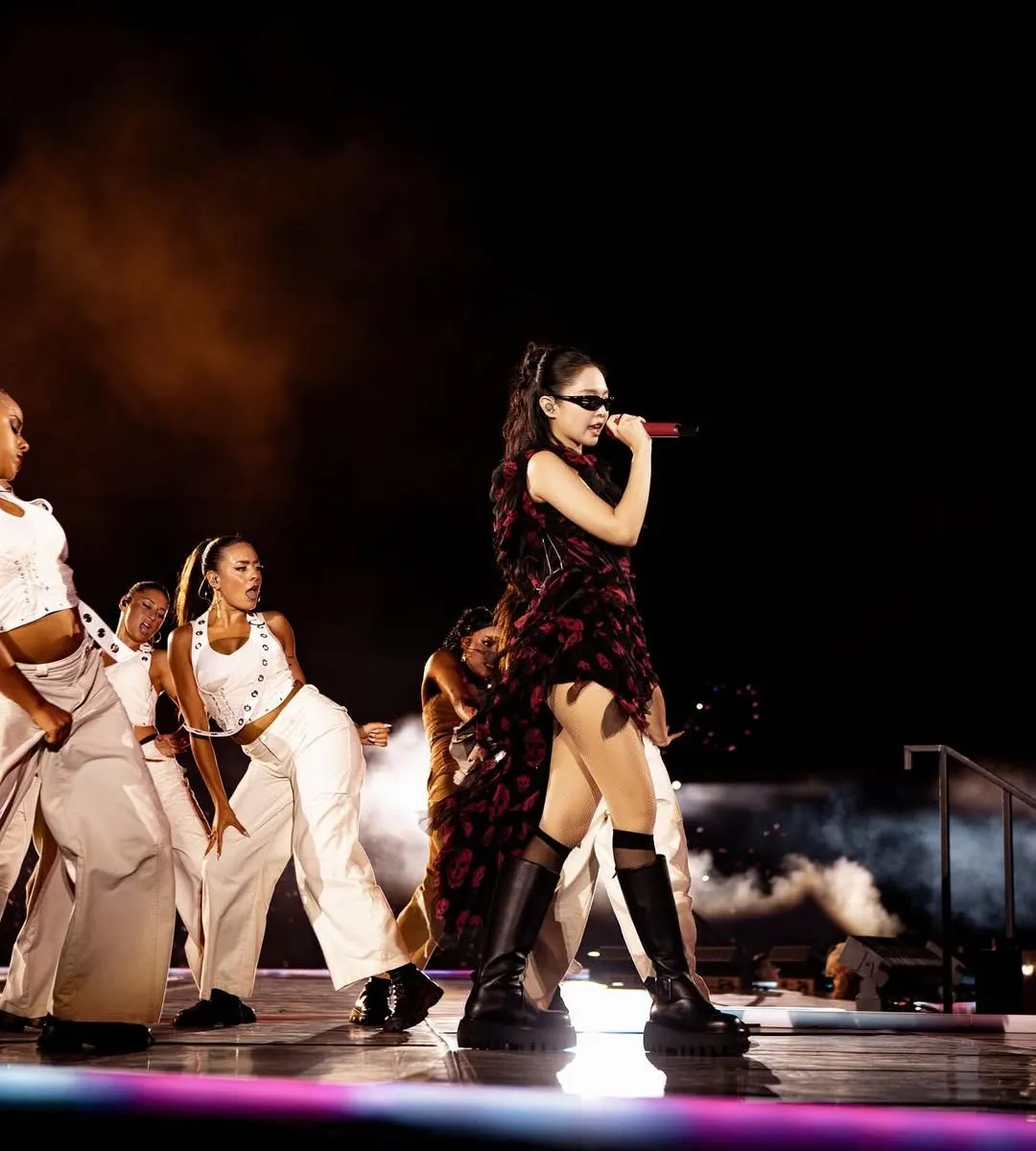 Kiểu tóc đơn giản tạo nên diện mạo cá tính cho Jennie