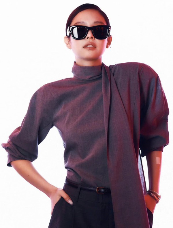 Làm mới bản phối mùa nắng với kính râm ngoại cỡ theo phong cách idol K-pop