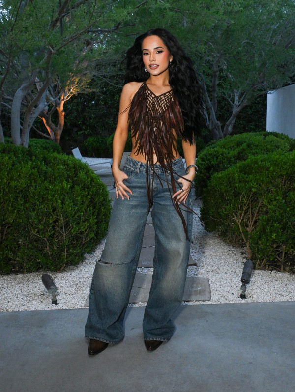 Lisa, Jennie cá tính khi tham dự lễ hội âm nhạc 