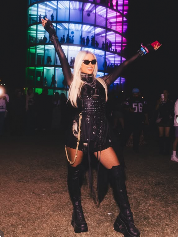 Lisa, Jennie cá tính khi tham dự lễ hội âm nhạc 