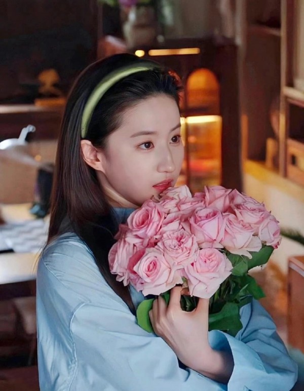 Lưu Diệc Phi để mặt mộc gây chú ý, được khen đẹp hơn ảnh chỉnh sửa