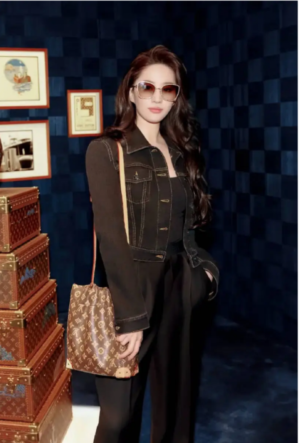 Lưu Diệc Phi gây chú ý với phong cách thời trang đời thường nhẹ nhàng, tinh tế