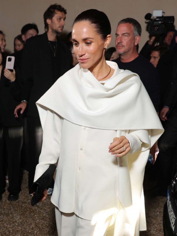 Meghan Markle gây chú ý khi lần đầu góp mặt tại Paris Fashion Week 2025