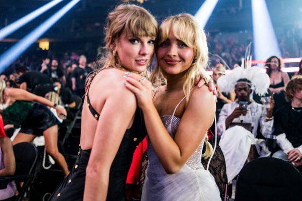 Mẹo đánh má hồng của “em gái Taylor Swift”